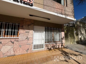 Calle Sobremonte N° 650 entre Paso de los Andes y Huarpes.